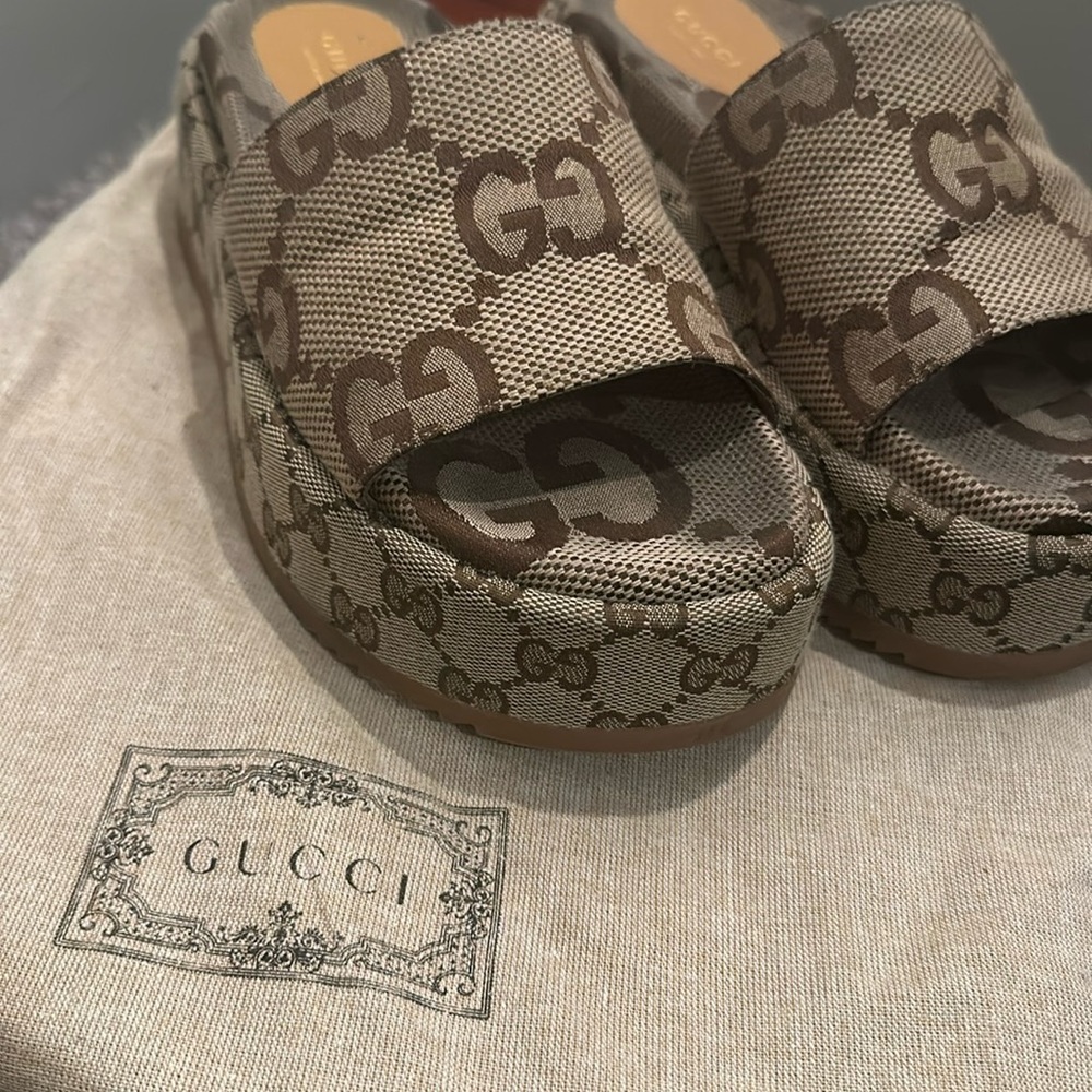 Gucci Slides (women 36)